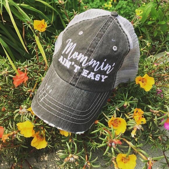 “Mommin’ Ain’t Easy” Embroidered Gray Trucker Cap • OSFM - Picture 3 of 10